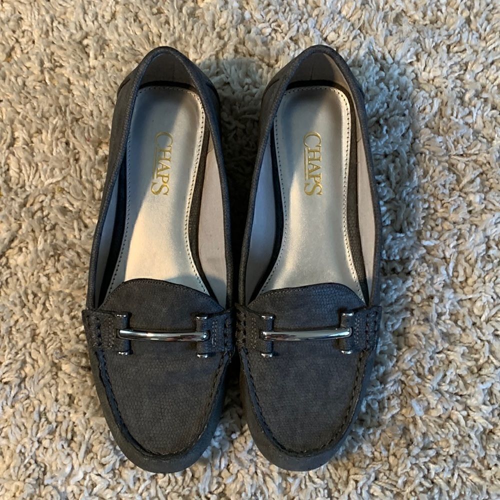 Chaps EUC gray Connie flat loafers Size 6.5